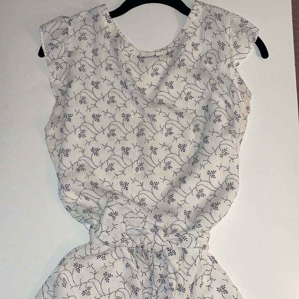 Loft Floral Blouse with Tie Waist, can wear with or without the tie, women’s L